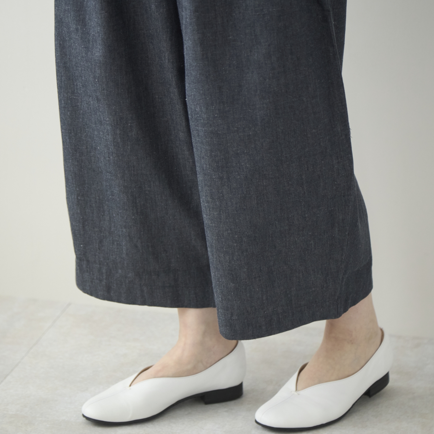 TUTIE./コットンリネンデニムタックパンツ